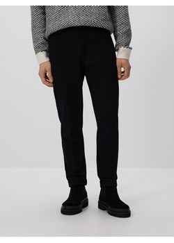 Reserved - Spodnie chino slim z kantem - czarny ze sklepu Reserved w kategorii Spodnie męskie - zdjęcie 186599347