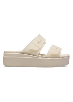 Crocs Klapki &quot;Brooklyn Buckle&quot; w kolorze beżowym ze sklepu Limango Polska w kategorii Klapki damskie - zdjęcie 186609568