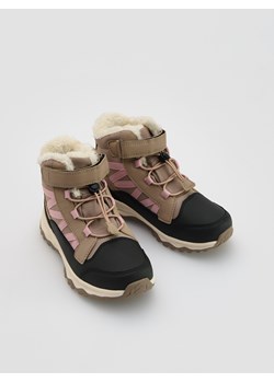 Reserved - Buty trekkingowe z ociepleniem - brązowy - id: 669HG-84X - marki Reserved - 186632579 Reserved - Buty trekkingowe z ociepleniem - brązowy ze sklepu Reserved w kategorii Buty zimowe dziecięce - zdjęcie 186632579