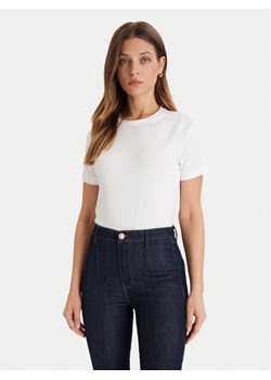 Guess T-Shirt V5BI12 K8FQ4 Biały Regular Fit ze sklepu MODIVO w kategorii Bluzki damskie - zdjęcie 186636737