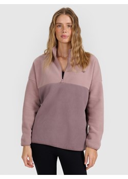Damski polar ze stójką 4F 4FWAW25TFLEF421 - beżowy ze sklepu Sportstylestory.com w kategorii Bluzy damskie - zdjęcie 186641019