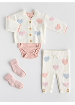 Reserved - Kardigan w serca - złamana biel ze sklepu Reserved w kategorii Komplety niemowlęce - zdjęcie 186646539