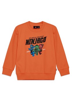 LEGO Bluza Ninjago 11010944 Pomarańczowy Regular Fit ze sklepu MODIVO w kategorii Bluzy chłopięce - zdjęcie 186655638