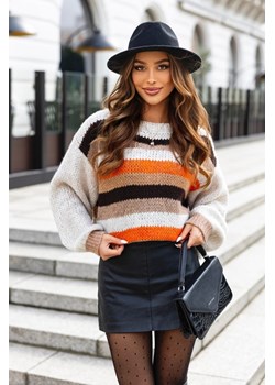 krótki sweter classic w paski z wełną polski producent j&k premium -  beż + orange ze sklepu STYLOWO w kategorii Swetry damskie - zdjęcie 186659596
