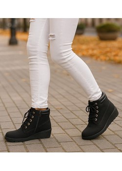 Czarne sznurowane botki na niskim koturnie /C5-2 16626 T7-38/ ze sklepu Pantofelek24.pl w kategorii Buty zimowe dziecięce - zdjęcie 186661498