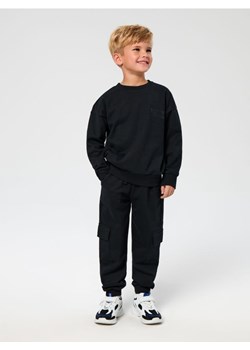 Sinsay - Komplet: bluza i spodnie - czarny - id: 779GE-99X - marki Sinsay - 186665826 Sinsay - Komplet: bluza i spodnie - czarny ze sklepu Sinsay w kategorii Spodnie chłopięce - zdjęcie 186665826