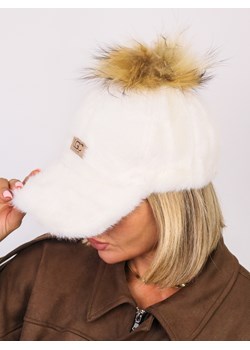 CZAPKA FUTRZANA Z NASZYWKĄ I ODPINANYM POMPONEM- BIAŁY ze sklepu olika.com.pl w kategorii Czapki z daszkiem damskie - zdjęcie 186669365