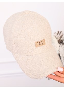 CZAPKA Z IMITACJI BARANKA Z DASZKIEM I LOGO- BEŻOWA ze sklepu olika.com.pl w kategorii Czapki z daszkiem damskie - zdjęcie 186669458