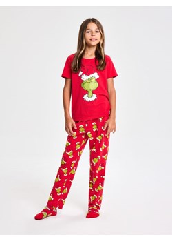 Sinsay - Bawełniana piżama dwuczęściowa z nadrukiem Grinch - czerwony - id: 047DP-33X - marki Sinsay - 186674165 Sinsay - Bawełniana piżama dwuczęściowa z nadrukiem Grinch - czerwony ze sklepu Sinsay w kategorii Piżamy dziecięce - zdjęcie 186674165