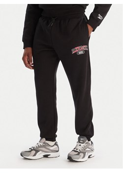Reebok Spodnie dresowe Walker RK25149CCM Czarny Regular Fit ze sklepu MODIVO w kategorii Spodnie męskie - zdjęcie 186680127