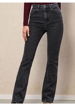 Sinsay - Jeansy flare mid waist - szary ze sklepu Sinsay w kategorii Jeansy damskie - zdjęcie 186684795