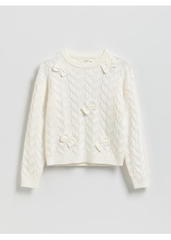 Reserved - Dzianinowy sweter z kokardami - złamana biel ze sklepu Reserved w kategorii Swetry dziewczęce - zdjęcie 186695258
