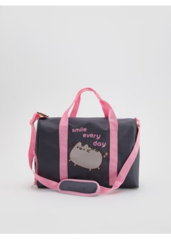 Reserved - Torba sportowa Pusheen - ciemnoszary ze sklepu Reserved w kategorii Torby i walizki dziecięce - zdjęcie 186701307