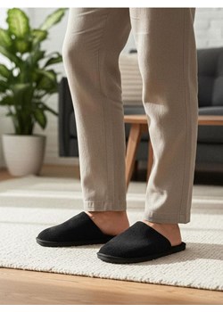 Sinsay - Kapcie wsuwane z odkrytą piętą - czarny ze sklepu Sinsay w kategorii Kapcie męskie - zdjęcie 186702916