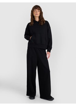 Damskie spodnie dresowe 4F 4FWAW25TTROF1204 - czarne ze sklepu Sportstylestory.com w kategorii Spodnie damskie - zdjęcie 186703247
