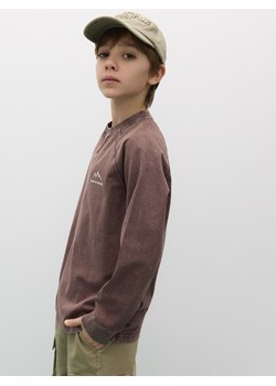 Reserved - Bawełniany longsleeve z nadrukiem - ciemnobrązowy ze sklepu Reserved w kategorii T-shirty chłopięce - zdjęcie 186705838