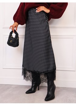 SPÓDNICA SATYNOWA MAXI W KROPKI ZAKOŃCZONA KORONKĄ- CZARNA ze sklepu olika.com.pl w kategorii Spódnice - zdjęcie 186707547