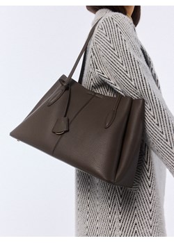 Mohito - Torebka z brelokiem - brązowy ze sklepu Mohito w kategorii Torby Shopper bag - zdjęcie 186719498