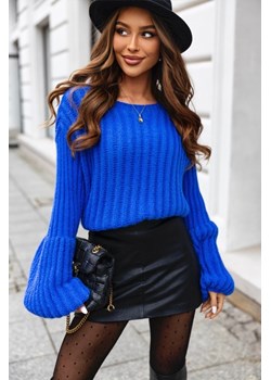 krótki sweter ksenia z szerokimi rękawami polski produkt j&k premium - chaber ze sklepu STYLOWO w kategorii Swetry damskie - zdjęcie 186724649