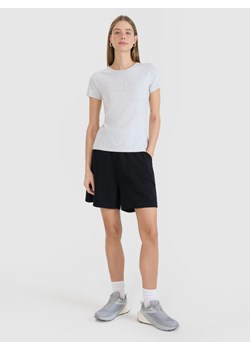 Damskie spodenki dresowe 4F 4FWMM00TSHOF771 - czarne ze sklepu Sportstylestory.com w kategorii Szorty - zdjęcie 186725665