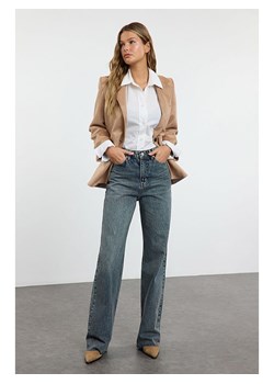 trendyol Dżinsy - Comfort fit - w kolorze niebieskim ze sklepu Limango Polska w kategorii Jeansy damskie - zdjęcie 186731189