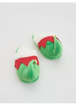 Reserved - Świąteczne kapcie - zielony ze sklepu Reserved w kategorii Kapcie dziecięce - zdjęcie 186733579
