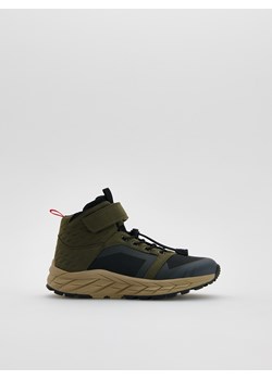 Reserved - Sportowe buty za kostkę - zielony ze sklepu Reserved w kategorii Buty trekkingowe dziecięce - zdjęcie 186737305
