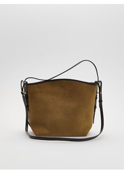 Reserved - Torebka z imitacji zamszu - warm olive - id: 637FC-19X - marki Reserved - 186742547 Reserved - Torebka z imitacji zamszu - warm olive ze sklepu Reserved w kategorii Torby Shopper bag - zdjęcie 186742547