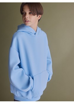 Reserved - Bluza interlock z kapturem - jasnoniebieski - id: 956FJ-05X - marki Reserved - 186745435 Reserved - Bluza interlock z kapturem - jasnoniebieski ze sklepu Reserved w kategorii Bluzy chłopięce - zdjęcie 186745435