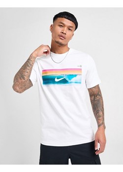 NIKE T-SHIRT U NSW TEE OC PHOTO 2 ze sklepu JD Sports  w kategorii T-shirty męskie - zdjęcie 186748248