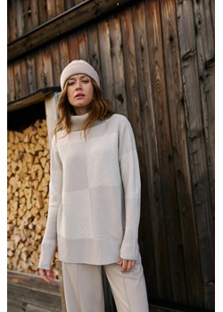 Sweter z golfem beżowy ze sklepu Moodo.pl w kategorii Swetry damskie - zdjęcie 186748956