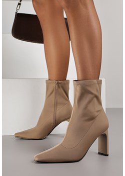 Ciemnobeżowe Skarpetkowe Botki na Słupku z Noskiem w Szpic Atine ze sklepu born2be.pl w kategorii Botki - zdjęcie 186759466