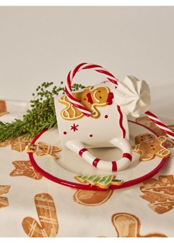 Sinsay - Ceramiczny kubek z piernikowym ludzikiem i motywem świątecznym - biały - id: 807GR-00X - marki Sinsay - 186762316 Sinsay - Ceramiczny kubek z piernikowym ludzikiem i motywem świątecznym - biały ze sklepu Sinsay w kategorii Kubki - zdjęcie 186762316