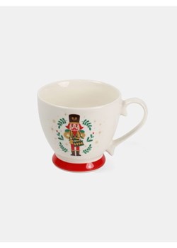 Sinsay - Ceramiczny kubek świąteczny z motywem dziadka do orzechów - biały - id: 317GI-00X - marki Sinsay - 186764528 Sinsay - Ceramiczny kubek świąteczny z motywem dziadka do orzechów - biały ze sklepu Sinsay w kategorii Kubki - zdjęcie 186764528