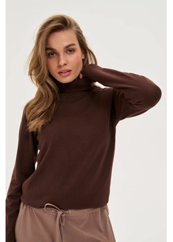 Sweter z golfem brązowy ze sklepu Moodo.pl w kategorii Swetry damskie - zdjęcie 186767196