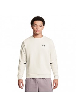 Męska bluza dresowa  nierozpinana bez kaptura Under Armour UA Unstoppable Flc Crew Eu - beżowa ze sklepu Sportstylestory.com w kategorii Bluzy męskie - zdjęcie 186778875