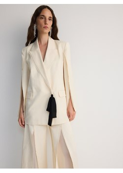 Reserved - Dwurzędowa marynarka z rozcięciami - kremowy ze sklepu Reserved w kategorii Marynarki damskie - zdjęcie 186782957