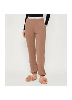 Guess Underwear  Spodnie dresowe SOFIA | Regular Fit ze sklepu Gomez Fashion Store w kategorii Spodnie damskie - zdjęcie 186785005