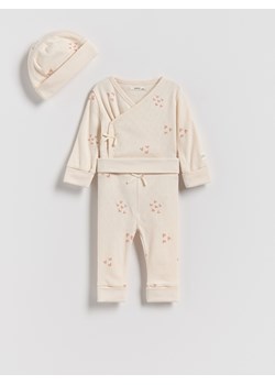 Reserved - Dzianinowy komplet z czapką - kremowy ze sklepu Reserved w kategorii Komplety niemowlęce - zdjęcie 186788009