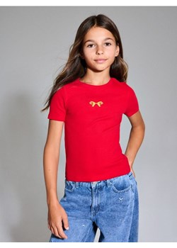Sinsay - Prążkowana koszulka z haftem - czerwony - id: 088GC-33X - marki Sinsay - 186793136 Sinsay - Prążkowana koszulka z haftem - czerwony ze sklepu Sinsay w kategorii Bluzki dziewczęce - zdjęcie 186793136