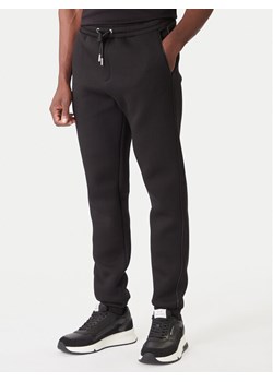 KARL LAGERFELD Spodnie dresowe 705040 554907 Czarny Regular Fit ze sklepu MODIVO w kategorii Spodnie męskie - zdjęcie 186795398
