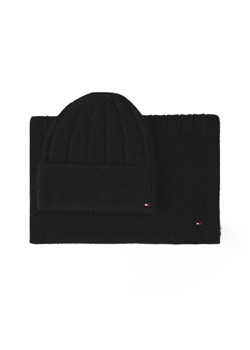 Zestaw Szalik i Czapka Tommy Hilfiger Flag Fluffy AW0AW17994 Czarny ze sklepu eobuwie.pl w kategorii Czapki zimowe damskie - zdjęcie 186799447