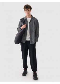 Męskie spodnie dresowe Outhorn OTHWAW24TTROM1218 - czarne ze sklepu Sportstylestory.com w kategorii Spodnie męskie - zdjęcie 186801239