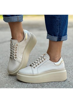 Beżowe skórzane Polskie sneakersy damskie na platformie Deoni D161 ze sklepu suzana.pl w kategorii Trampki damskie - zdjęcie 186814637