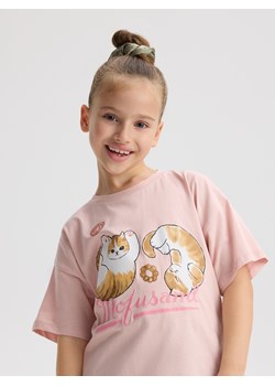 Reserved - T-shirt z nadrukiem Mofusand - brudny róż - id: 857GB-39X - marki Reserved - 186816655 Reserved - T-shirt z nadrukiem Mofusand - brudny róż ze sklepu Reserved w kategorii Bluzki dziewczęce - zdjęcie 186816655