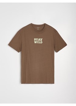 Sinsay - Bawełniana koszulka z napisem - brązowy ze sklepu Sinsay w kategorii T-shirty męskie - zdjęcie 186817957
