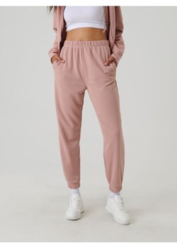 Sinsay - Spodnie dresowe jogger - różowy ze sklepu Sinsay w kategorii Spodnie damskie - zdjęcie 186825685