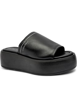 Calvin Klein Skórzane klapki FLATFORM SLIDE LTH - id: CK242W000007A23 - marki Calvin Klein - 186826128 Calvin Klein Skórzane klapki FLATFORM SLIDE LTH ze sklepu Gomez Fashion Store w kategorii Klapki damskie - zdjęcie 186826128