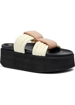 INUIKII Skórzane klapki ATHENA - id: IN242W000009001 - marki Inuikii - 186826288 INUIKII Skórzane klapki ATHENA ze sklepu Gomez Fashion Store w kategorii Klapki damskie - zdjęcie 186826288