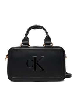 Torebka Calvin Klein Bold Ck Bauletto Crossbody LV04F3411G Czarny - id: 8721224848187 - marki Calvin Klein - 187051618 Torebka Calvin Klein Bold Ck Bauletto Crossbody LV04F3411G Czarny ze sklepu eobuwie.pl w kategorii Torebki damskie - zdjęcie 187051618